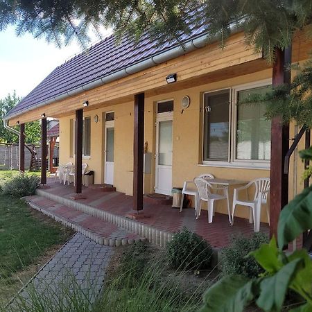 Alenka Hotel Štúrovo Екстериор снимка