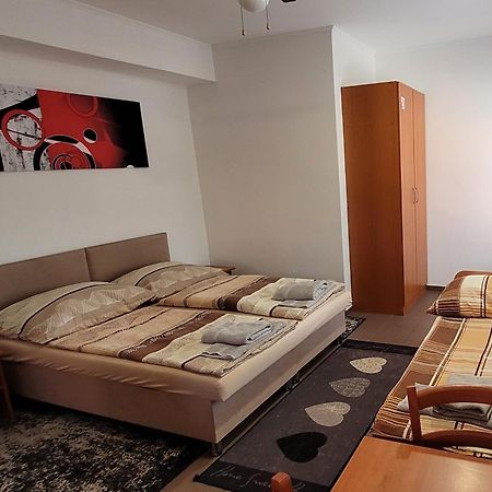 Alenka Hotel Štúrovo Екстериор снимка