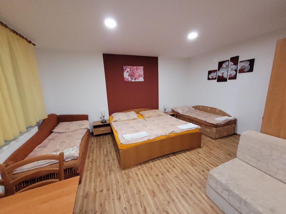Alenka Hotel Štúrovo Екстериор снимка