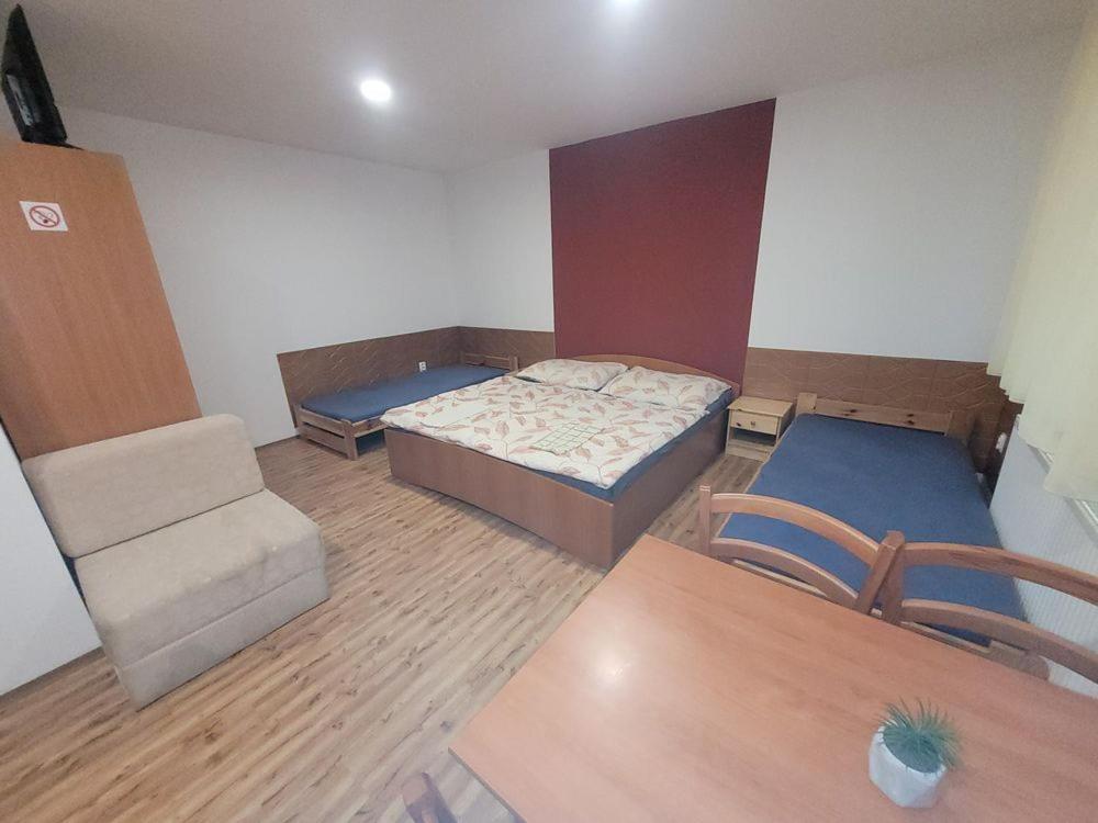 Alenka Hotel Štúrovo Екстериор снимка