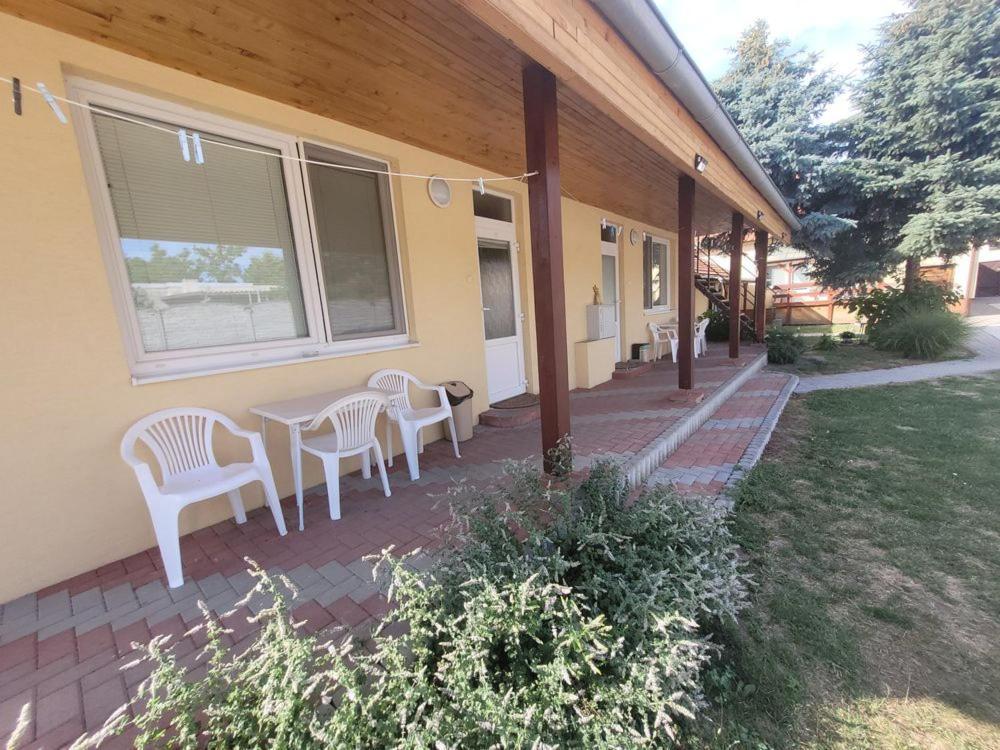 Alenka Hotel Štúrovo Екстериор снимка