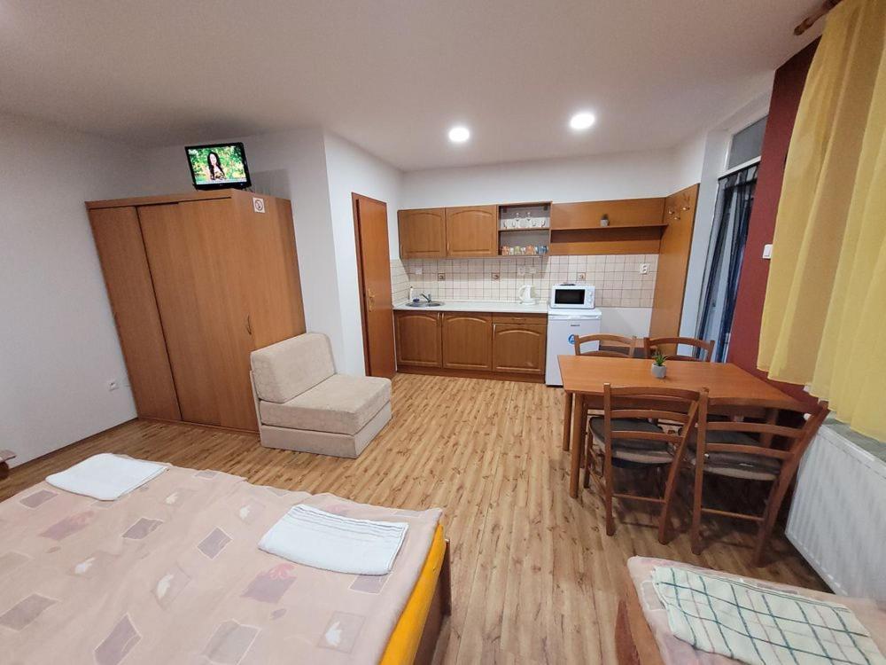 Alenka Hotel Štúrovo Екстериор снимка