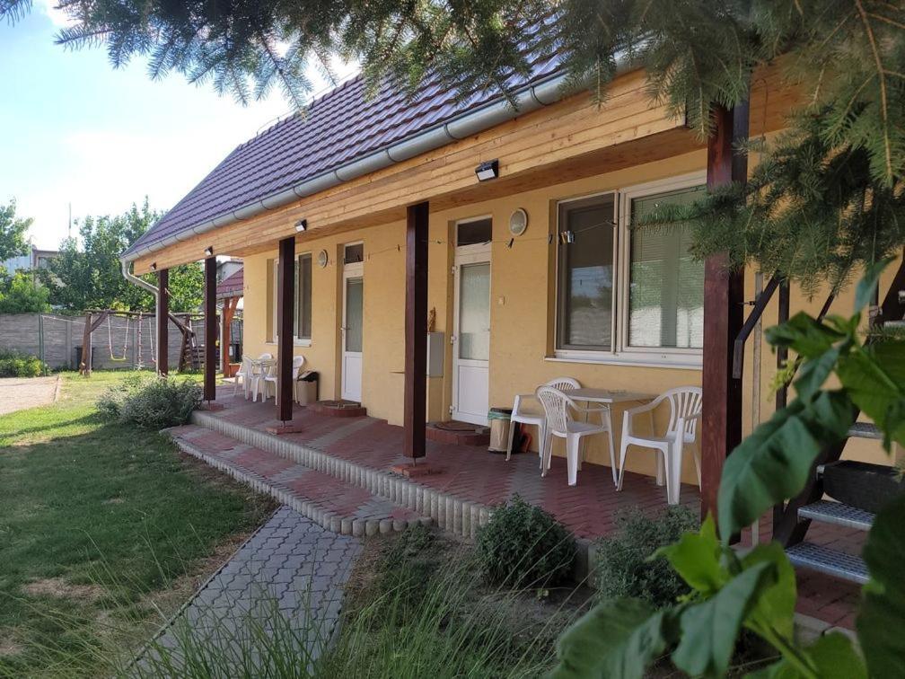 Alenka Hotel Štúrovo Екстериор снимка