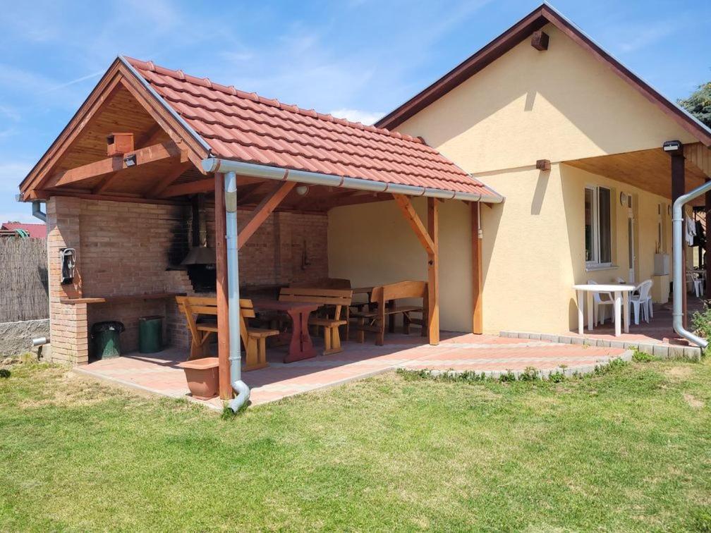 Alenka Hotel Štúrovo Екстериор снимка