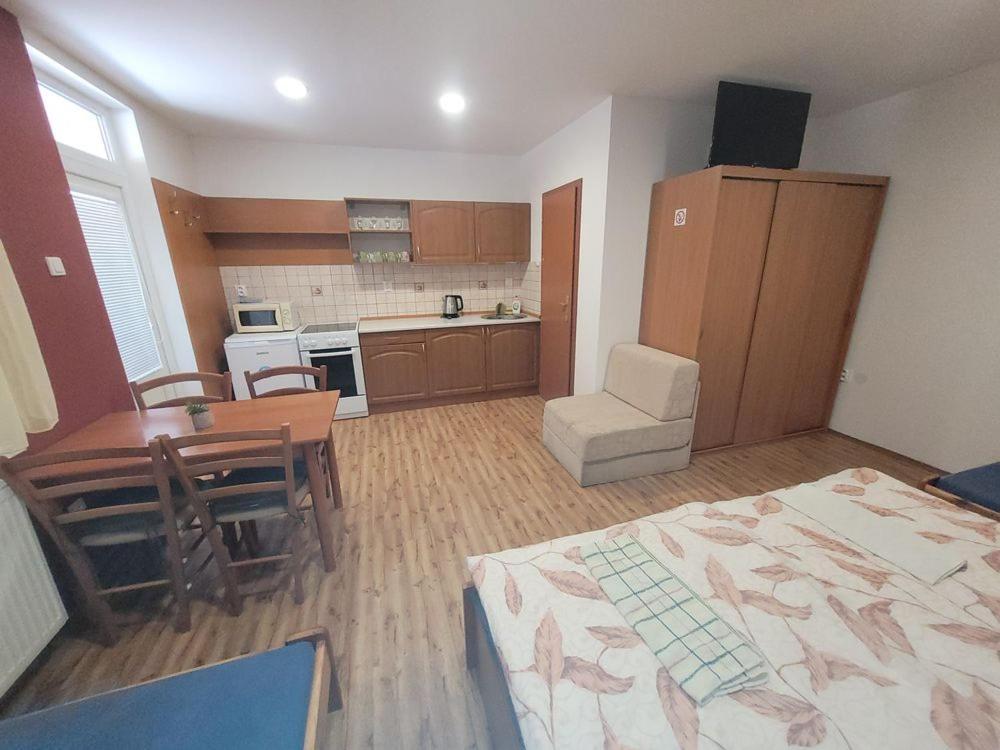 Alenka Hotel Štúrovo Екстериор снимка